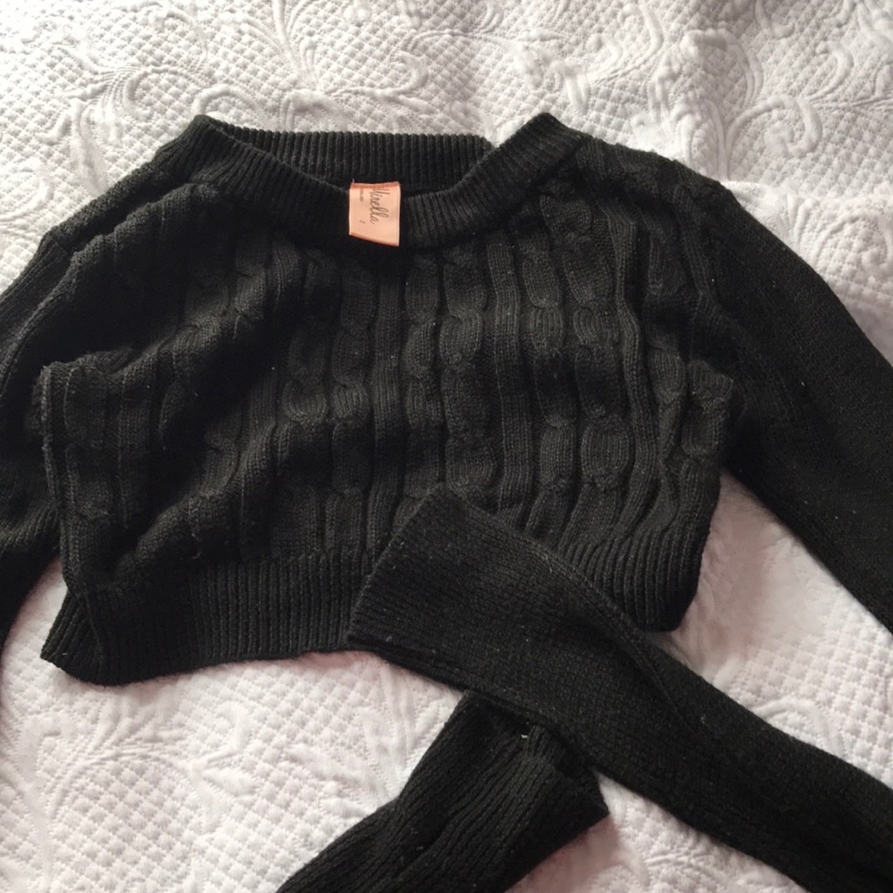 Cropped black knit long sleeve